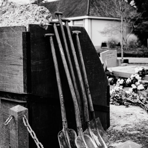 grafdelvers begraafplaats harderwijk AHA Fotografie uitvaartfotograaf rouwfotograaf afscheidsfotograaf fotograaf nunspeet